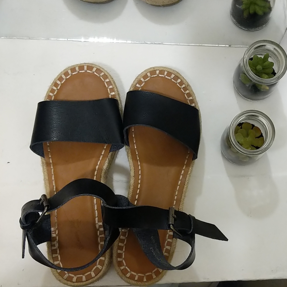 🌼2 for $25 🌼 Universal Thread Platform Sandal